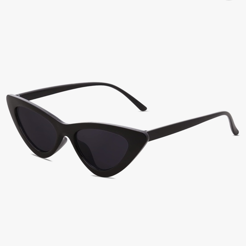 SOJO’s Cat Eye Black Sunglasses